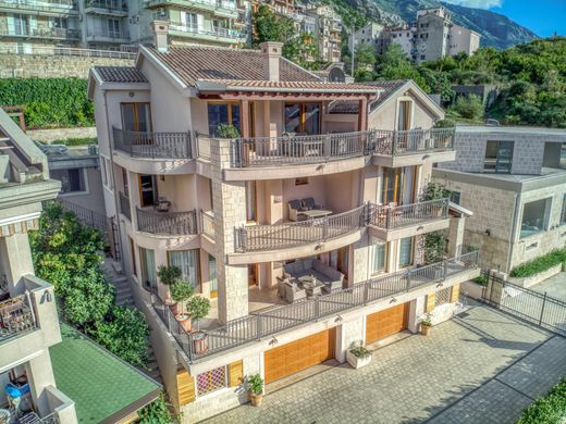 Villa a Cattaro, Kotor