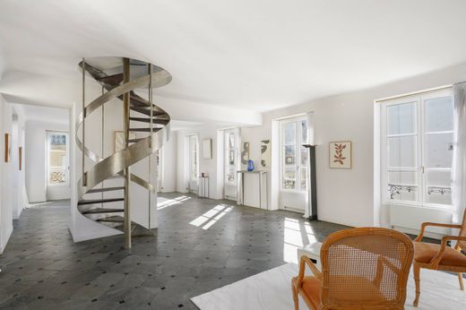 Apartment in Tour Eiffel, Invalides – Ecole Militaire, Saint-Thomas d’Aquin, Paris