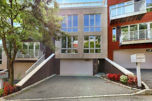 Apartment / Etagenwohnung in Edgewater, Bergen County