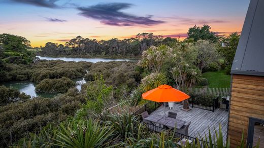 Detached House in Riverhead, Auckland