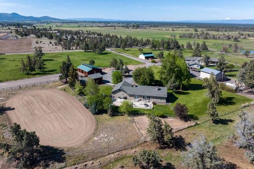Luxury home in Powell Butte, Crook County