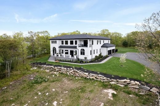 Detached House in Glastonbury, Hartford County