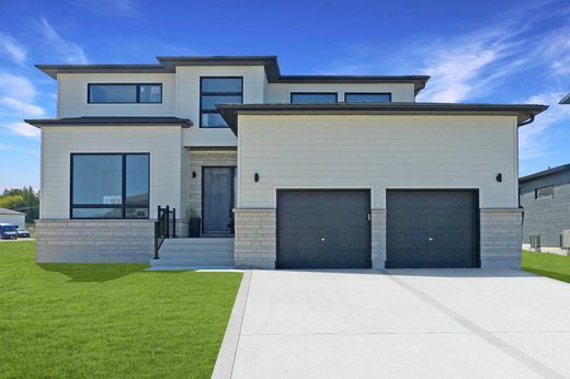 Detached House in Thornbury, Ontario