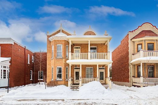 Duplex in Longueuil, Montérégie