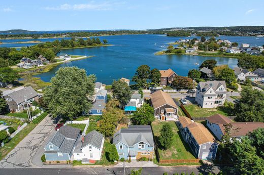 Vrijstaand huis in Portsmouth, Newport County