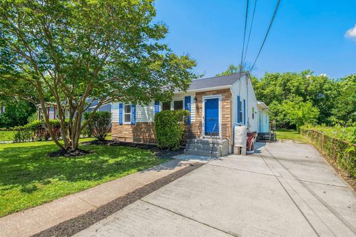 Luxury home in Riverdale Park, Prince Georges County