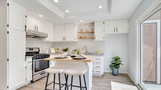 Apartment in Irvine, Orange County