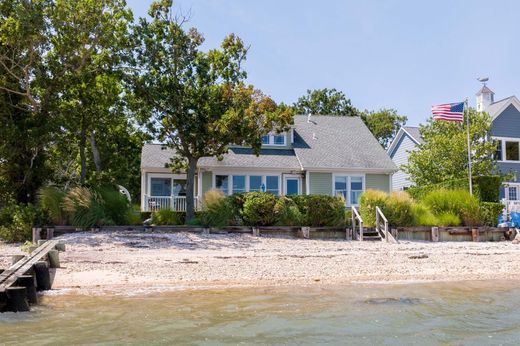 Detached House in Greenport, Suffolk County