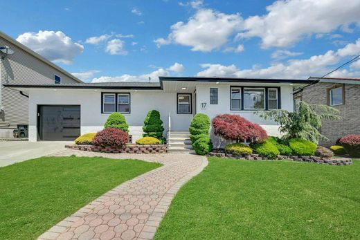 Detached House in Secaucus, Hudson County