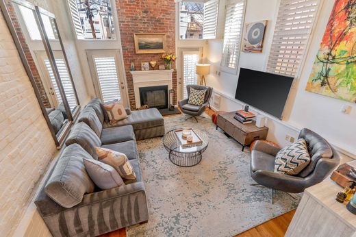 Apartment in Washington, Washington County