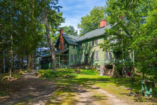 Detached House in Muskoka Falls, Ontario