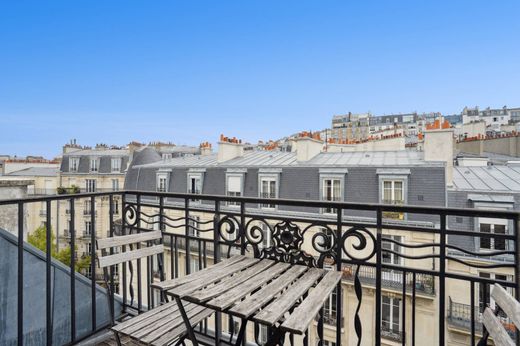 Квартира, Montmartre, Abbesses, Grandes-Carrières, Paris