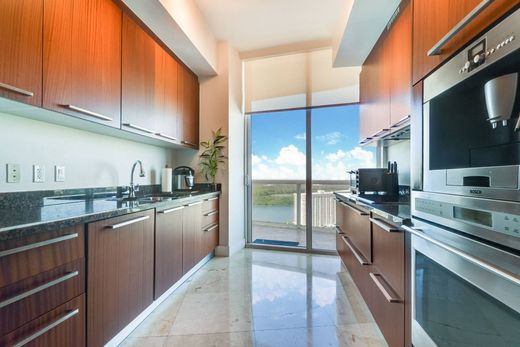 ﺷﻘﺔ ﻓﻲ Sunny Isles Beach, Miami-Dade County