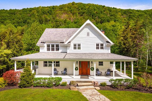 Detached House in Bromont, Montérégie