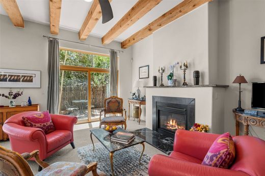 Apartment / Etagenwohnung in Santa Fe, Santa Fe County