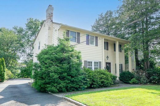 Detached House in Paramus, Bergen County
