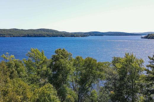 Luxury home in Barry's Bay, Renfrew County