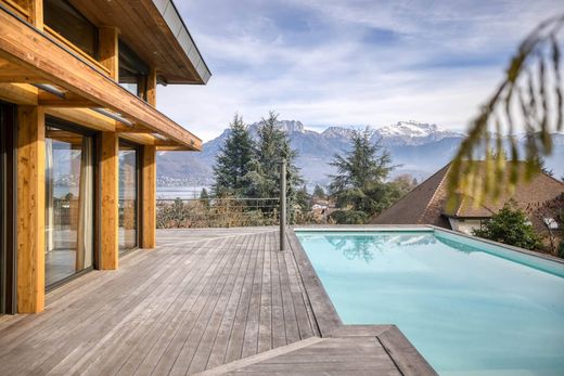 Vrijstaand huis in Sevrier, Haute-Savoie
