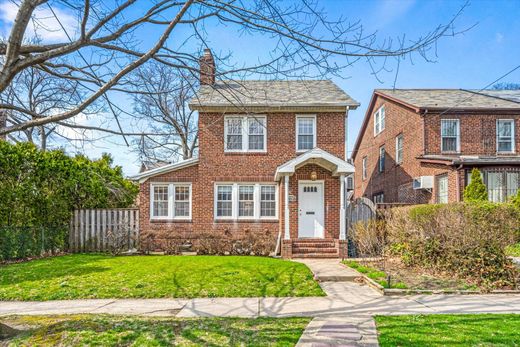 Townhouse in Forest Hills, Queens