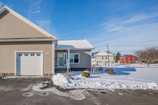Detached House in Southington, Hartford County