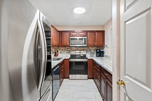 Apartment / Etagenwohnung in North Bergen, Hudson County