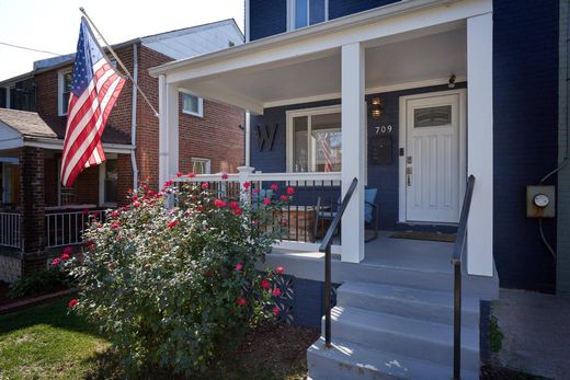 Semidetached House in Washington, Washington County