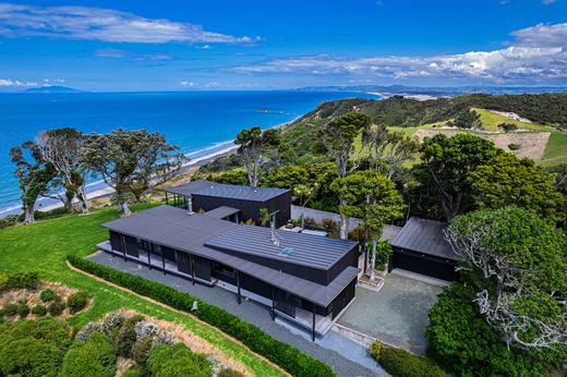 Luxury home in Kaipara Flats, Auckland