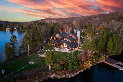 Detached House in Sainte Catherine de la Jacques Cartier, Capitale-Nationale