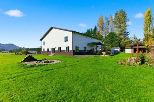 Luxury home in Skamokawa, Wahkiakum County