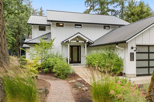 Luxury home in Lake Oswego, Clackamas County