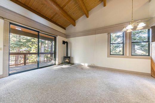 Truckee, Nevada Countyのアパートメント