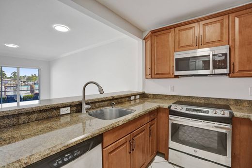 Apartment in Pompano Beach, Broward County