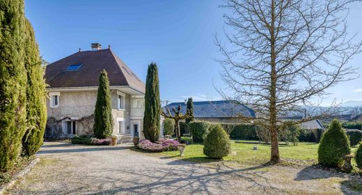 Casa Unifamiliare a Albens, Savoia