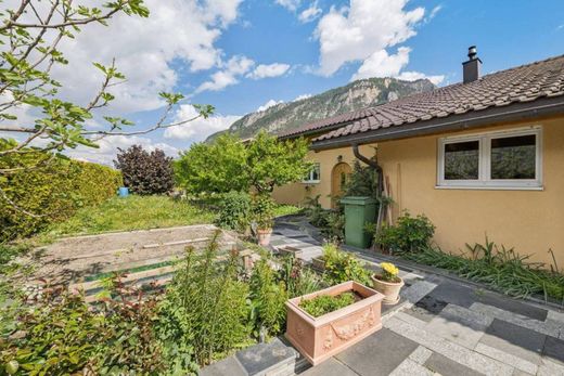 Detached House in Sion, Sion District