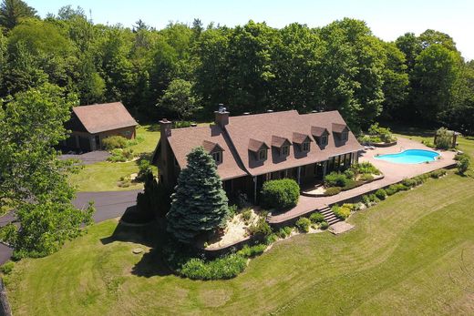 Einfamilienhaus in Saint-Hippolyte, Laurentides