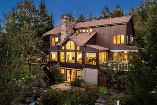 Maison individuelle à Estérel, Laurentides