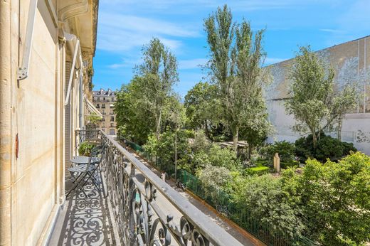 Apartment in Tour Eiffel, Invalides – Ecole Militaire, Saint-Thomas d’Aquin, Paris