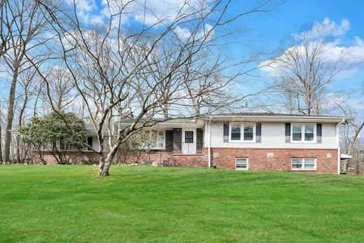Detached House in Upper Saddle River, Bergen County