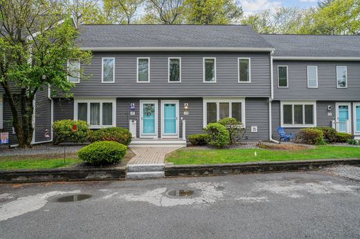 Townhouse for sale in Norton