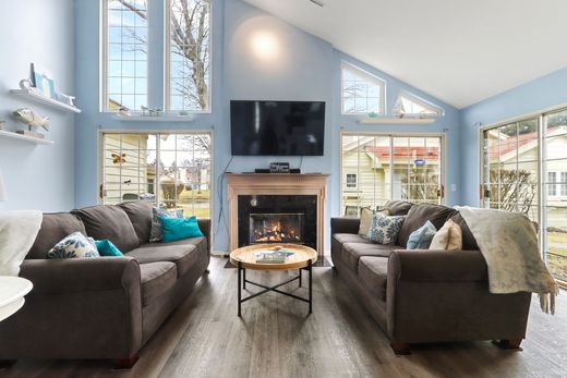 Apartment in Lake Geneva, Walworth County