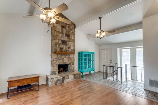 Apartment in Fort Worth, Tarrant County