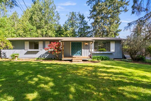 Luxury home in Bremerton, Kitsap County