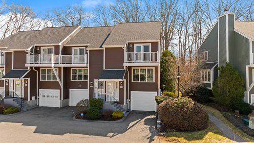 Apartment in Attleboro, Bristol County