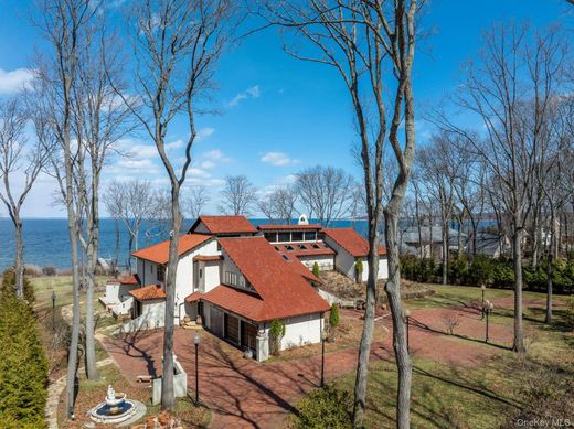 Detached House in Lloyd Neck
, Suffolk County