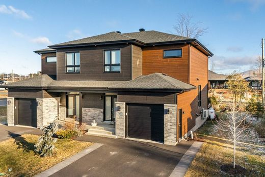 Detached House in Bromont, Montérégie