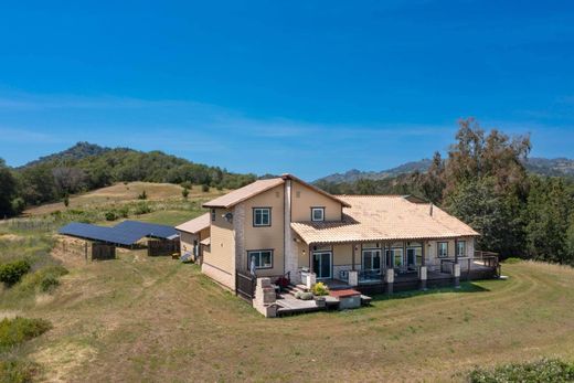 Redwood Valley, Mendocino Countyの一戸建て住宅