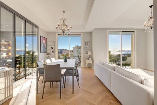Apartment / Etagenwohnung in Cannes, Alpes-Maritimes