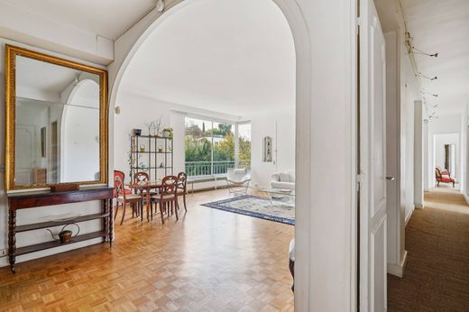 Apartment in Neuilly-sur-Seine, Hauts-de-Seine