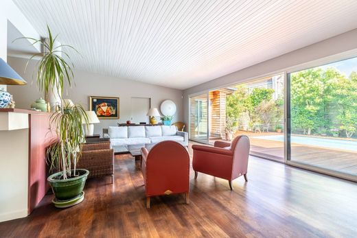 Detached House in Bordeaux, Gironde