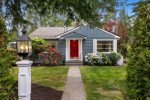 Detached House in Medina, King County
